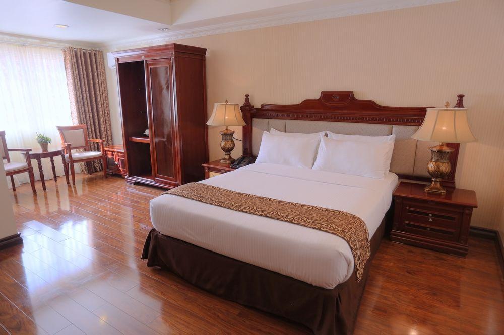 Villa Caceres Hotel Naga  Bagian luar foto