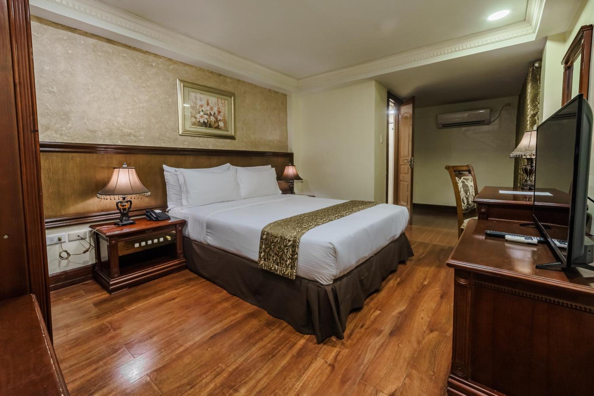 Villa Caceres Hotel Naga  Bagian luar foto