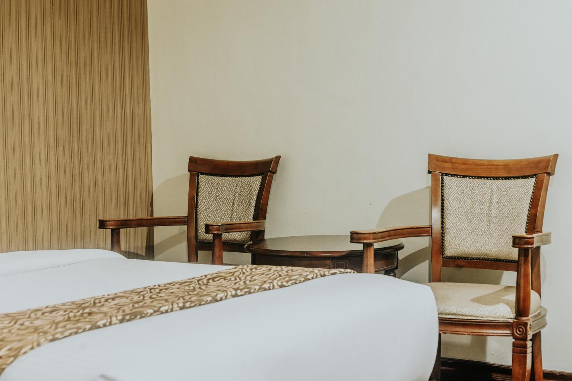 Villa Caceres Hotel Naga  Bagian luar foto