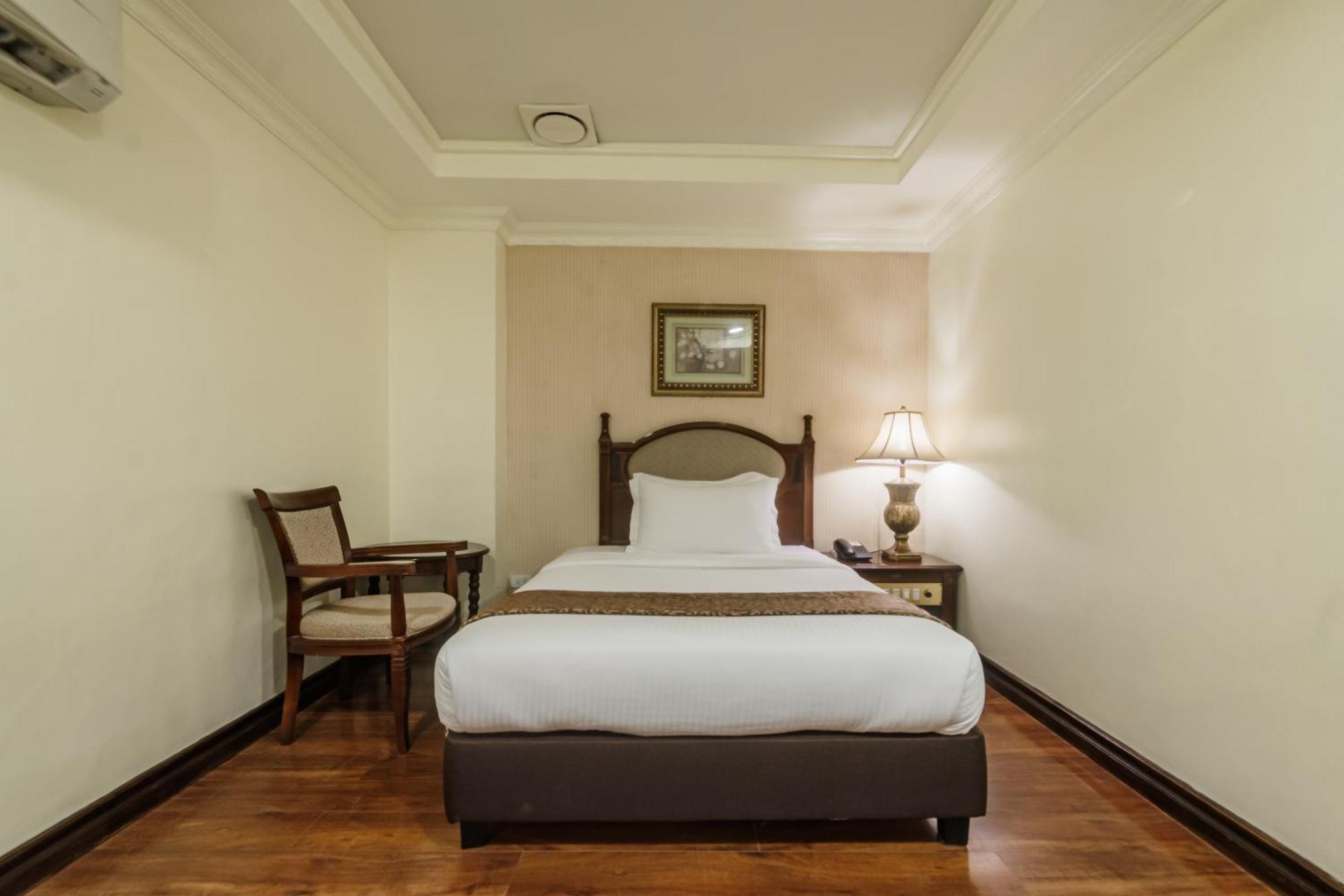Villa Caceres Hotel Naga  Bagian luar foto