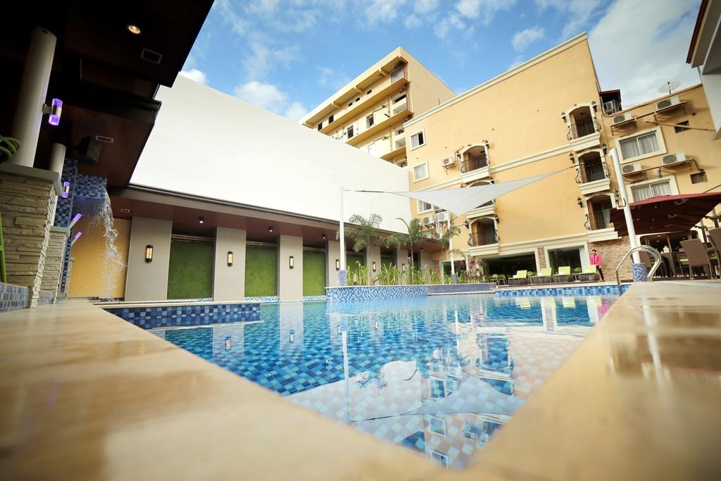 Villa Caceres Hotel Naga  Bagian luar foto